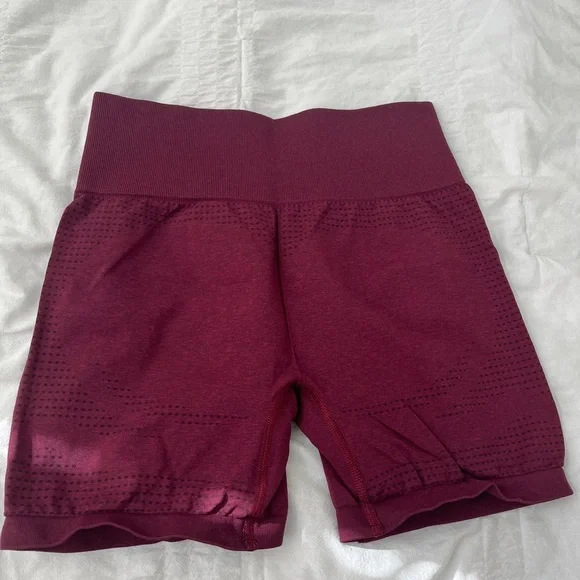 Gymshark Maroon Sports Bra and Shorts Set - Picture 3 of 8